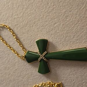 Avon 1976 Juliet Faux Jade Cross 1.50X2.75 Goldtone Chain Measures 26 Inches0 p